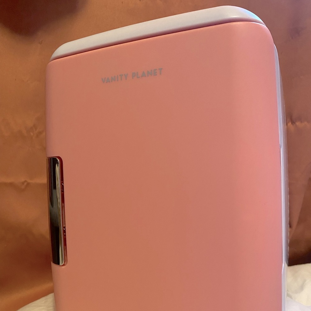 Vanity Planet Outlines Skincare Fridge